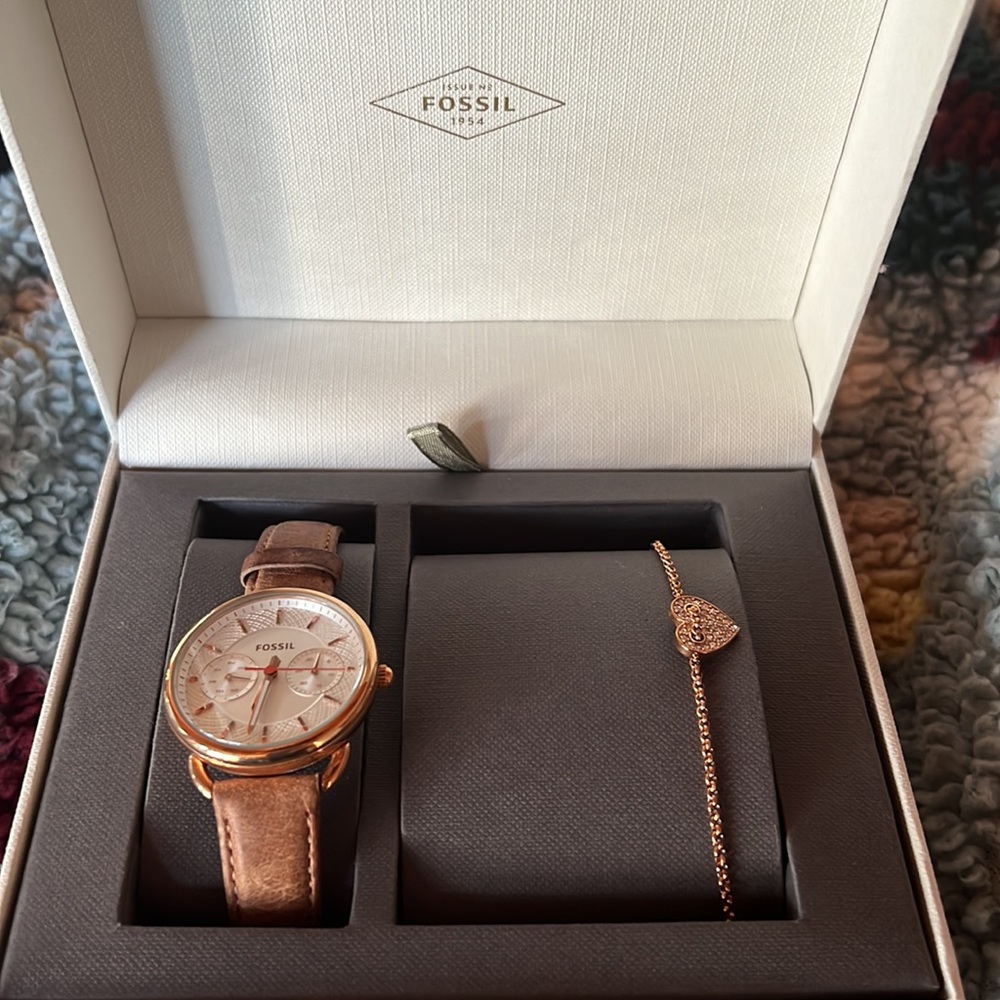 Fossil Watch - Picture 2 of 5